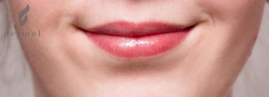 Labios rojos femeninos